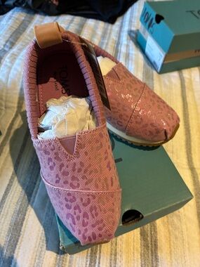 TOMS Kids Slip-On Leopard Print Pink Canvas Sneakers
